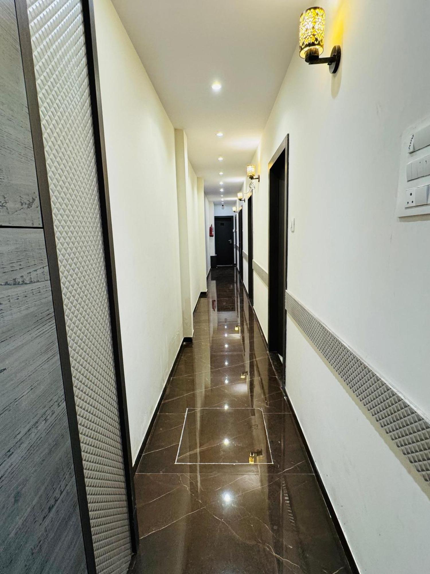 Hotel Amazing - Asalpha Metro Station — Photos 3